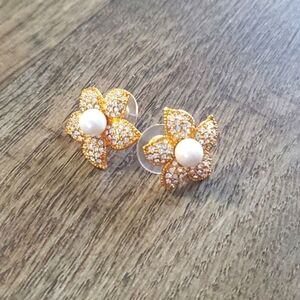 Gold, pearl and rhinestone vintage flower earrings